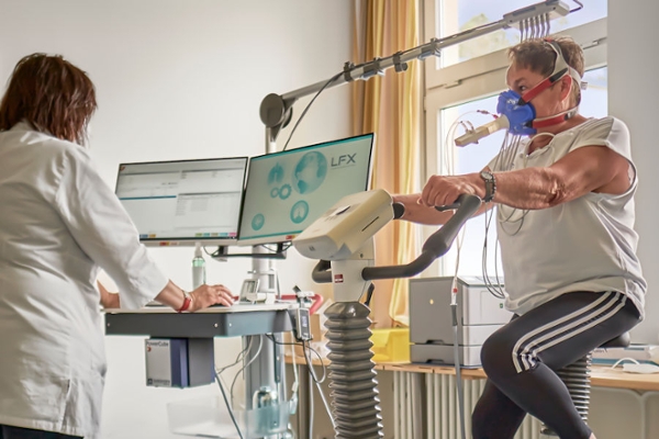 Belastungstest auf dem Ergometer Belastungstest auf dem Ergometer